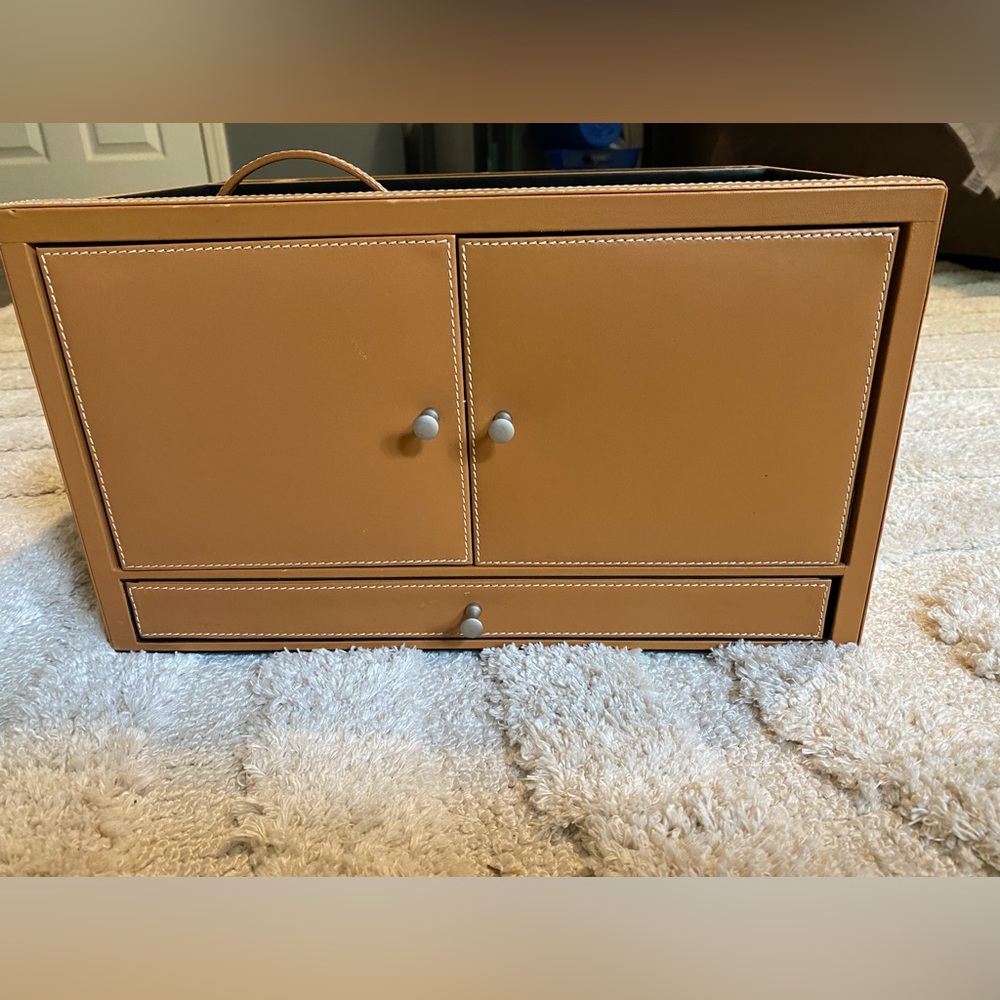 Levenger Charging Station Valet